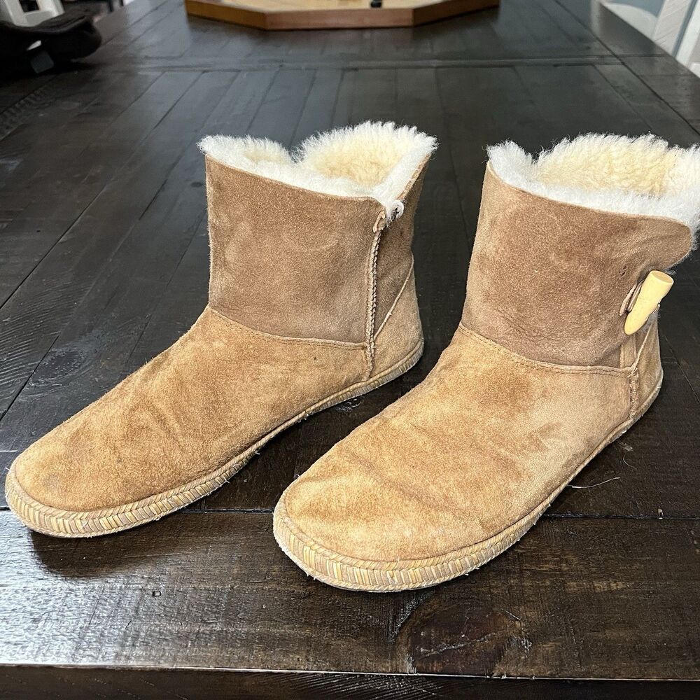 UGG Garnet Chestnut Sheepskin Suede Ankle Boots Womens Sz 8.5 Toggle Closure